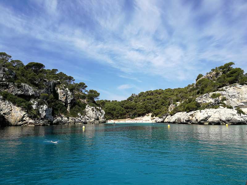 Viajes en velero con el alquiler de embarcación en Menorca.