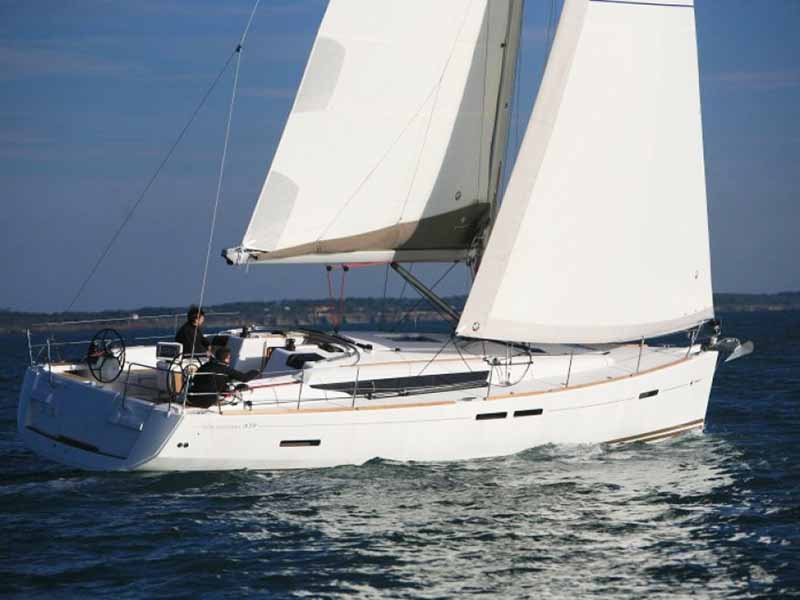 Alquiler de velero Jeanneau 439 en Ibiza y Barcelona